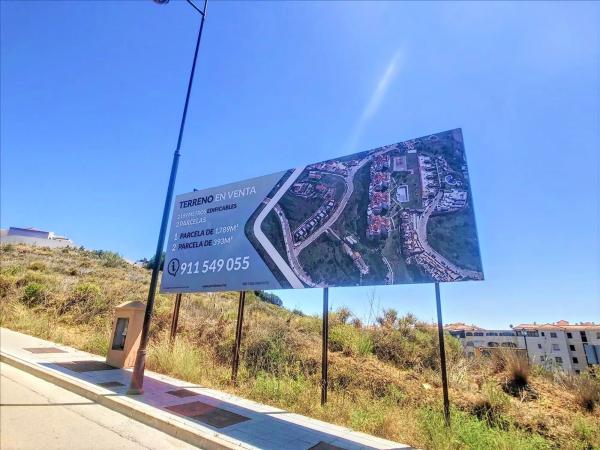 Terreno en calle Las Adelfas