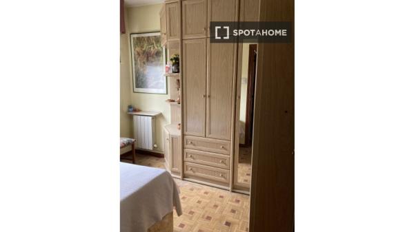 Pokój we wspólnym mieszkaniu w Madrycie