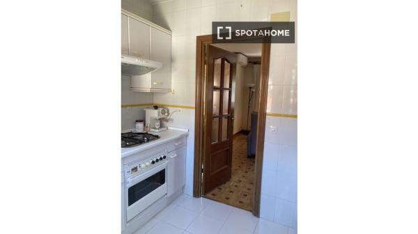 Pokój we wspólnym mieszkaniu w Madrycie