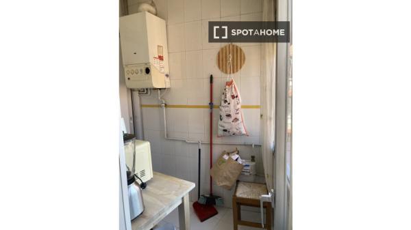 Pokój we wspólnym mieszkaniu w Madrycie