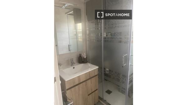 Room in shared flat for rent in Bengoetxe, Bilbao