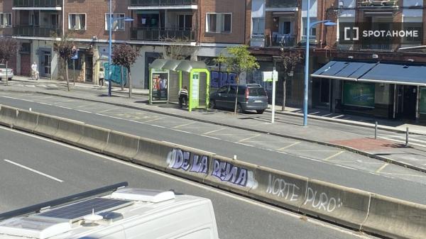 Room in shared flat for rent in Bengoetxe, Bilbao