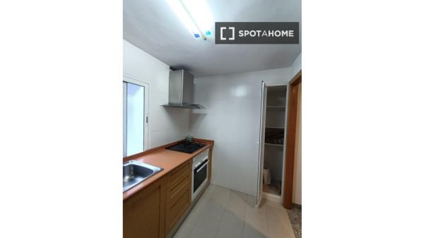 Room in shared apartment in Córdoba