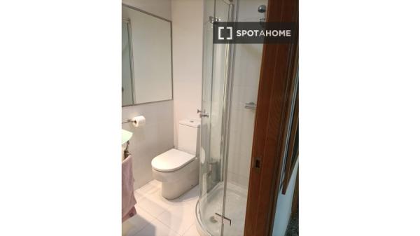 Room in shared apartment in Córdoba