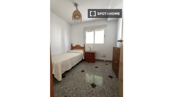 Room in shared apartment in Córdoba