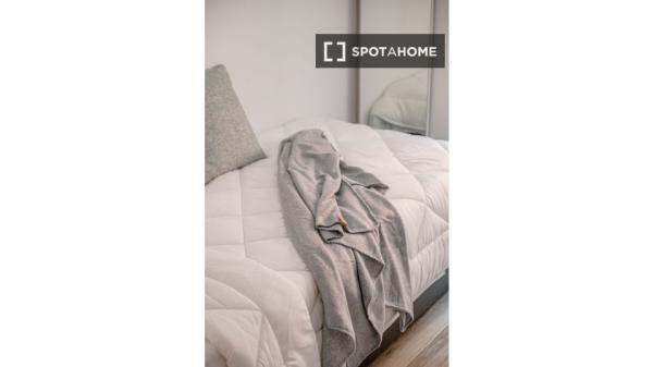 Room in shared apartment in Santander