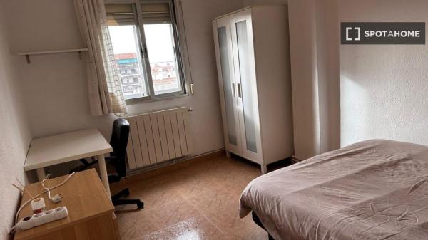 Pokój we wspólnym mieszkaniu w Alcalá de Henares