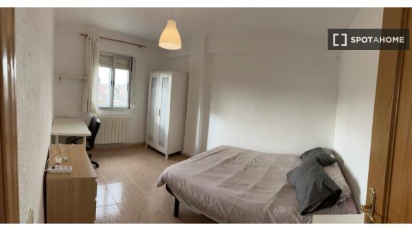 Pokój we wspólnym mieszkaniu w Alcalá de Henares