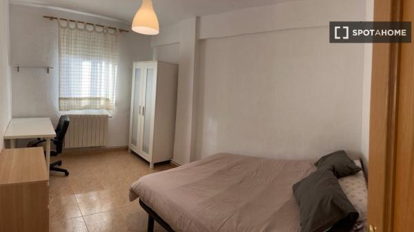Pokój we wspólnym mieszkaniu w Alcalá de Henares