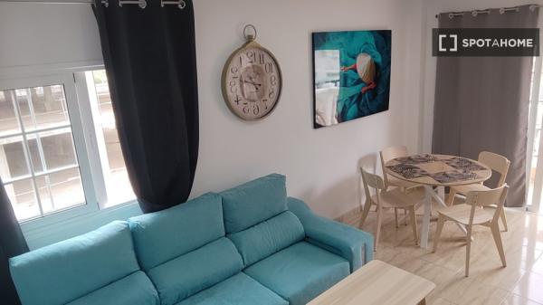 Apartamento de 2 dormitorios en alquiler en Arona, Tenerife