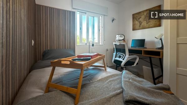 Habitación en piso compartido en alquiler en Simancas, Madrid.