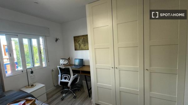 Habitación en piso compartido en alquiler en Simancas, Madrid.