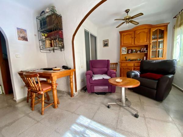 Casa independiente en calle Príamo