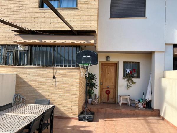 Chalet adosado en avenida Fotógrafo Francisco Cano, 113