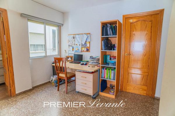 Piso en calle del Plus Ultra