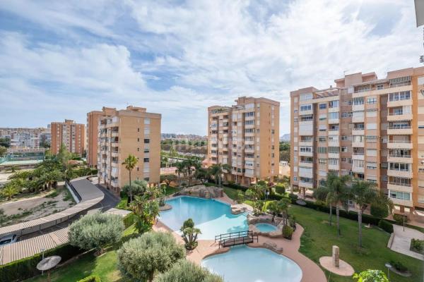 Piso en avenida de les Nacions