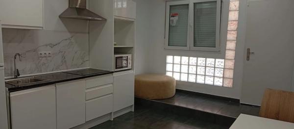 Estudio en calle Renato Bardín, 2