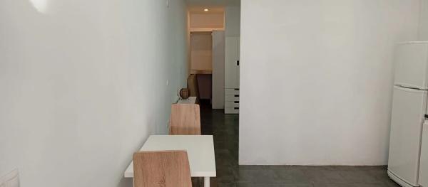 Estudio en calle Renato Bardín, 2