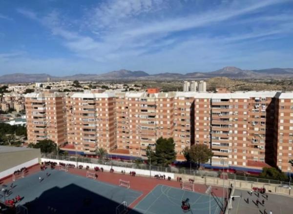 Piso en calle Pintor Pedro Camacho, 5