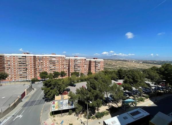 Piso en calle Pintor Pedro Camacho, 5