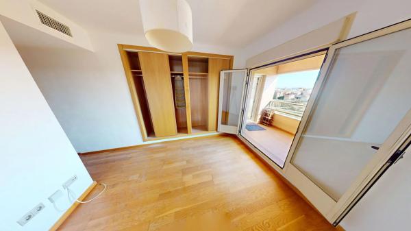 Piso en plaza del Papa Juan Pablo Ii, 25