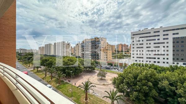 Piso en calle Enric Valor, 2