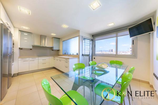 Ático en calle Moratín, 25