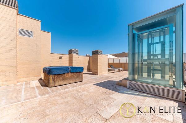 Ático en calle Moratín, 25