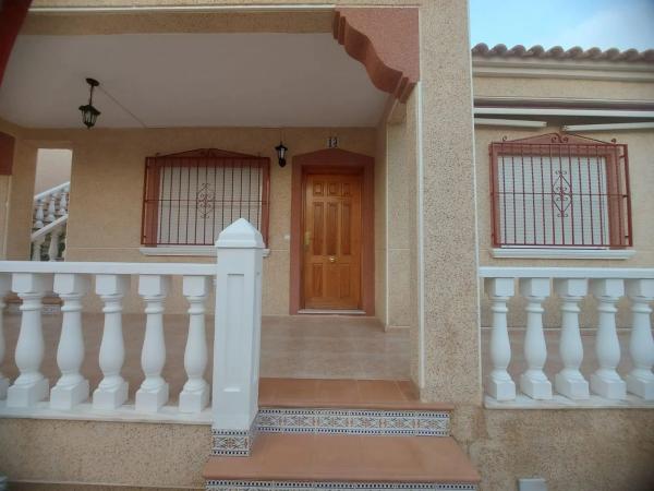 Chalet adosado en calle Manuel de Falla, 2