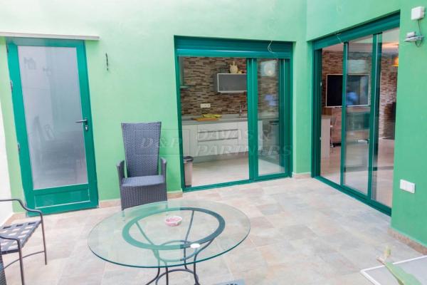 Chalet en plaza de Ramón Sijé, 6