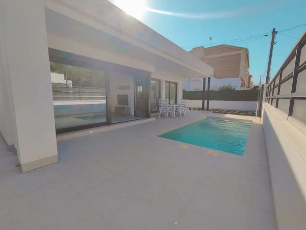 Casa independiente en calle Mimosa s/n