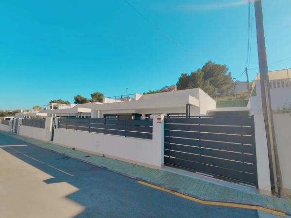 Casa independiente en calle Mimosa s/n