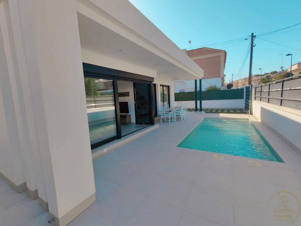 Casa independiente en calle Mimosa s/n