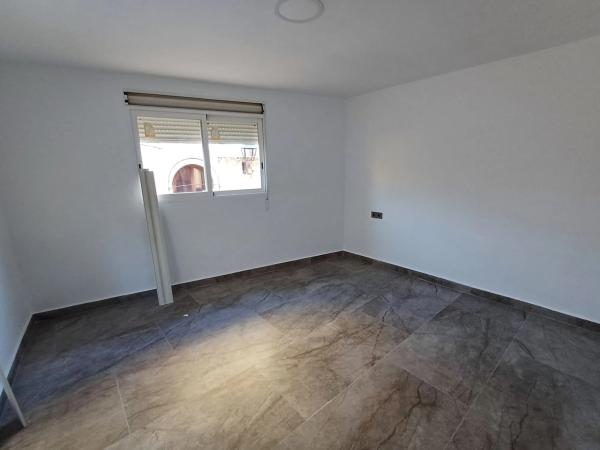 Chalet adosado en Industria, 2