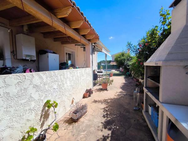 Casa independiente en calle Capellá