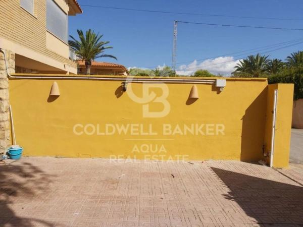 Chalet adosado en calle de Tritó