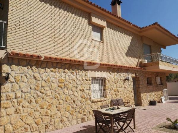 Chalet adosado en calle de Tritó