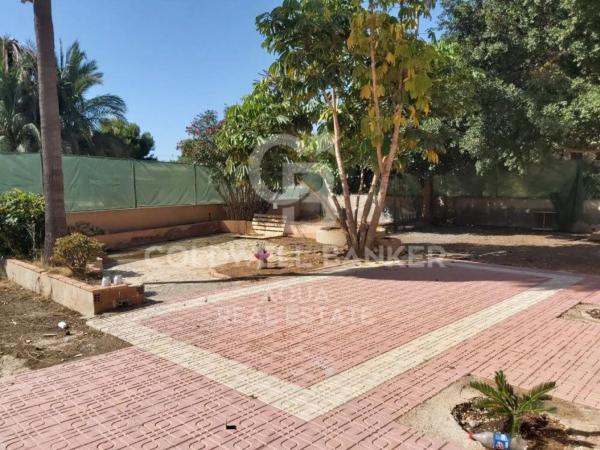 Chalet adosado en calle de Tritó