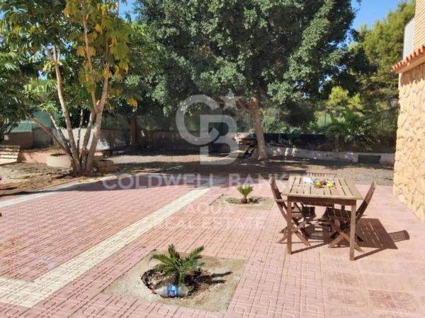 Chalet adosado en calle de Tritó