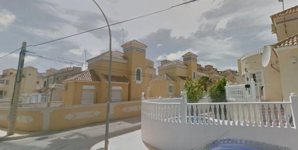 Chalet adosado en calle Garrucha