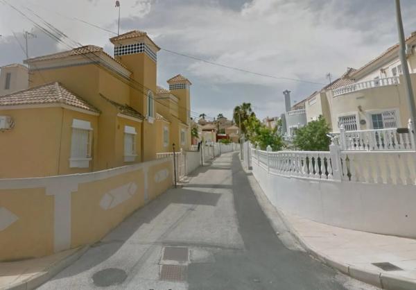Chalet adosado en calle Garrucha