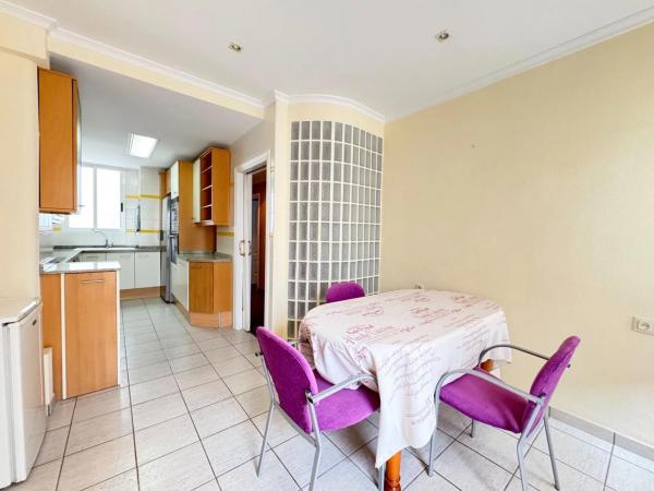 Piso en calle Dahellos