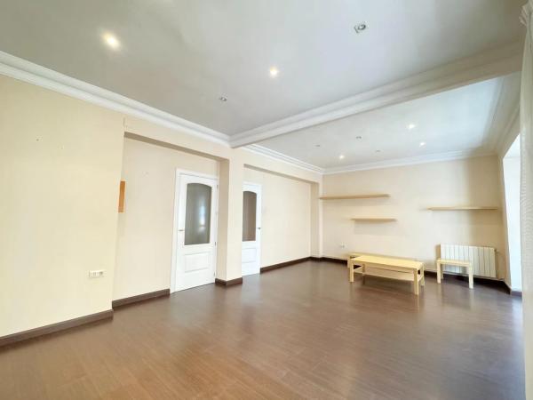 Piso en calle Dahellos