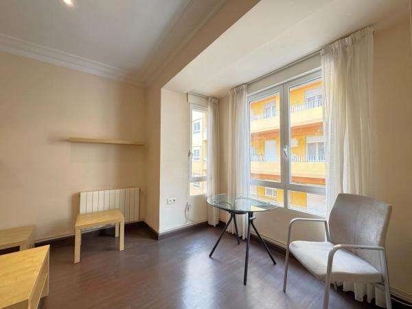 Piso en calle Dahellos