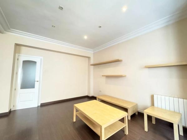 Piso en calle Dahellos