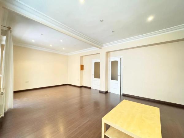 Piso en calle Dahellos