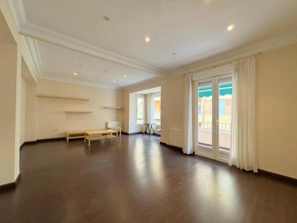 Piso en calle Dahellos