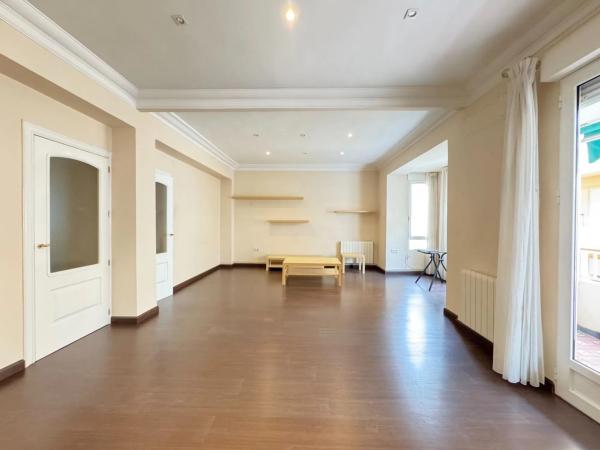 Piso en calle Dahellos