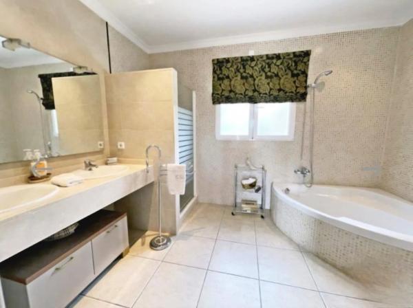 Casa independiente en Urbanización la Sella s/n