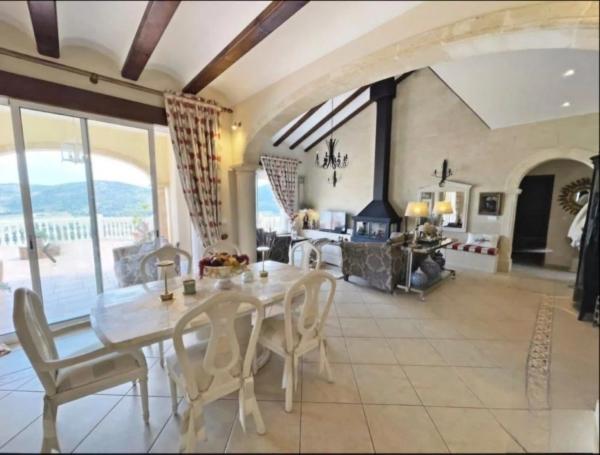 Casa independiente en Urbanización la Sella s/n